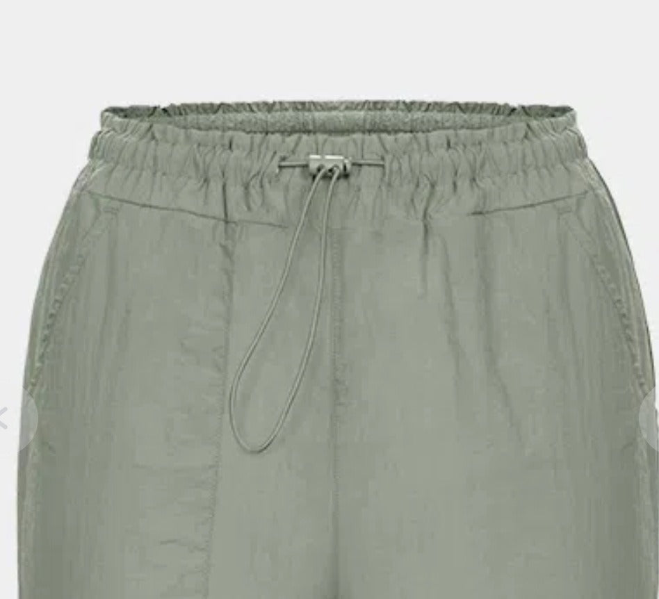 Leichte eprolo Yoga-Hose für Damen aus Ice Silk, bequeme Haremshose für Sport und Outdoor-Aktivitäten.