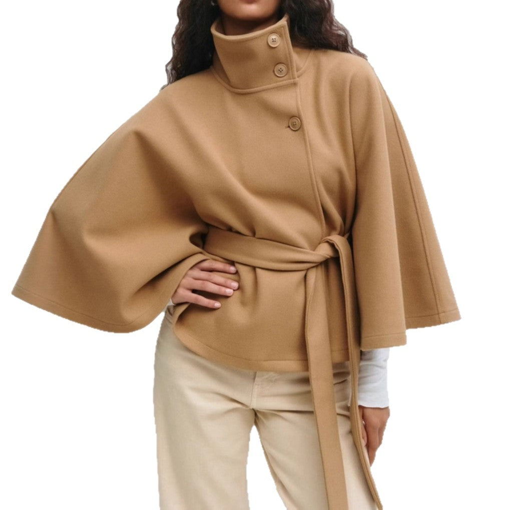 Premium Trenchcoat Damen – Eleganter Cape-Kragen Mantel mit Gürtel & Knopfleiste - Sportswear Iron Monkey 23