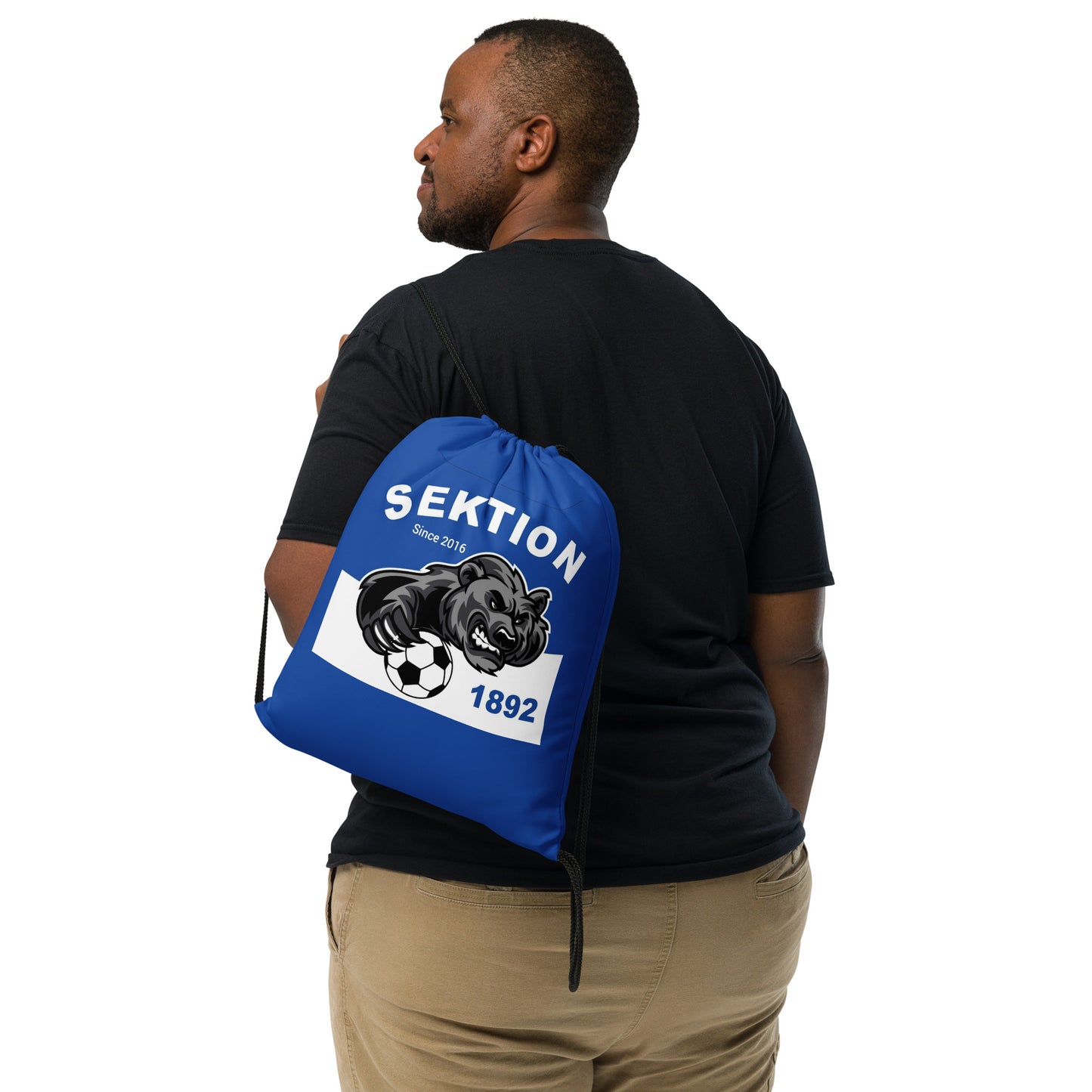 Weißer Kordelzug-Beutel von Sportswear Iron Monkey 23 mit All-Over-Print, ideal für Sport und Freizeit, vorne sichtbar.