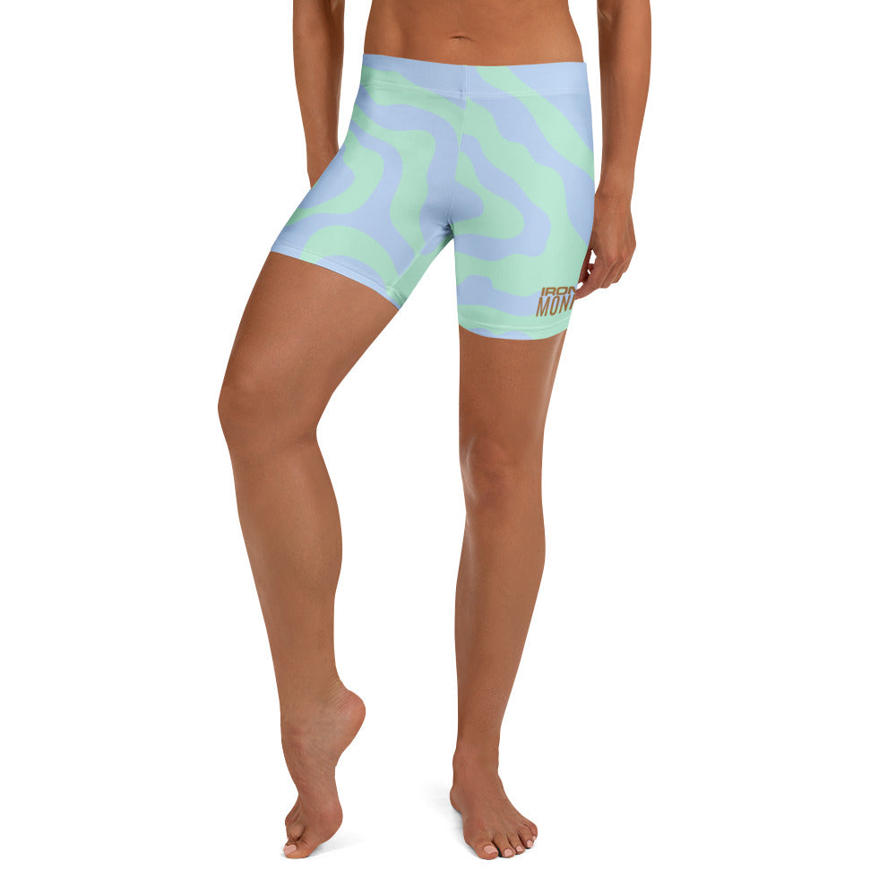 Damen Sport-Shorts mit All-Over-Print von Sportswear Iron Monkey 23, 4-Wege-Stretch, recyceltes Polyester, weiße Vorderansicht