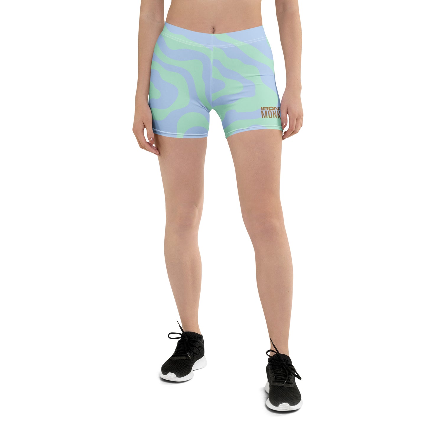 Damen Sport-Shorts mit All-Over-Print, 4-Wege-Stretch, recyceltes Polyester, weiße Vorderansicht, Sportbekleidung von Iron Monkey 23