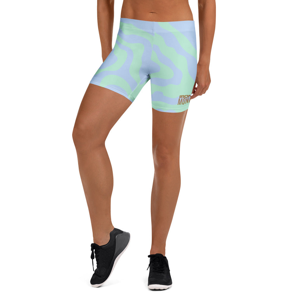Damen Sport-Shorts mit All-Over-Print von Sportswear Iron Monkey 23, weiße Shorts mit 4-Wege-Stretch aus recyceltem Polyester
