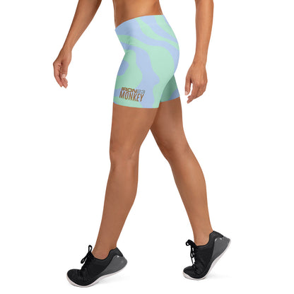 Damen Sport-Shorts mit All-Over-Print von Sportswear Iron Monkey 23, 4-Wege-Stretch, recyceltes Polyester, weiße Farbe, links sichtbar