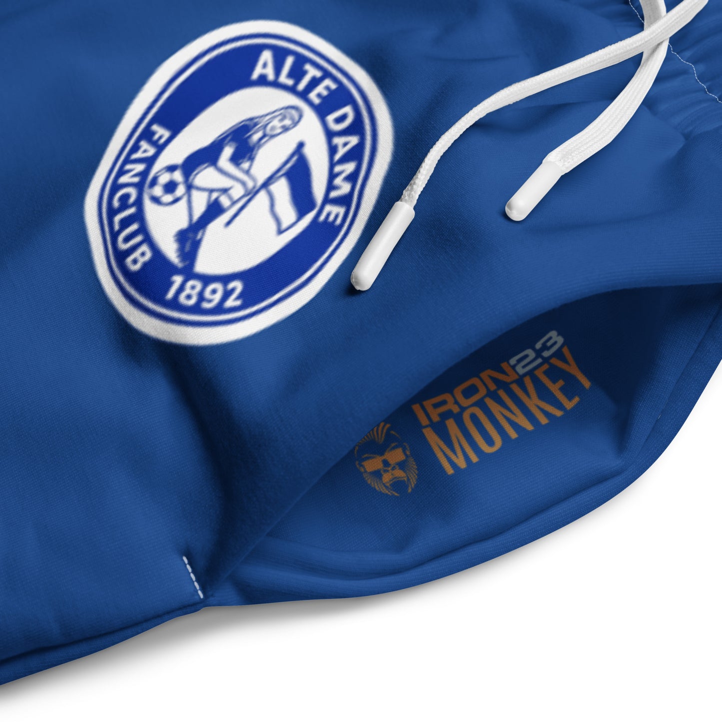 Recycelte Unisex-Joggingshose mit weiten Beinen und All-Over-Print von Sportswear Iron Monkey 23, weiße Fanclub Alte Dame 1892.