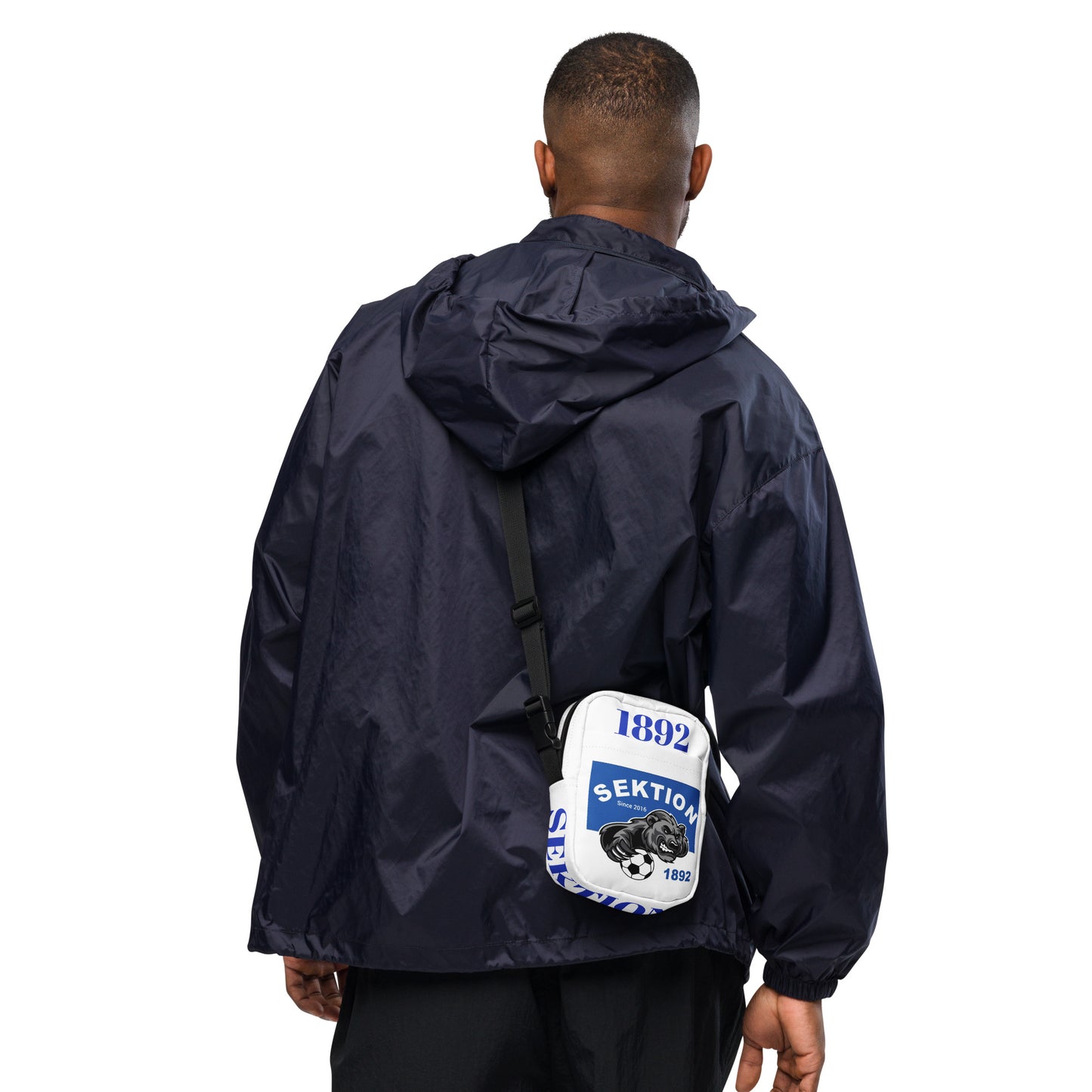 All-over-Print Umhängetasche von Sportswear Iron Monkey 23, weiße Utility-Crossbody-Tasche mit praktischem Design.