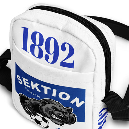 Sportswear Iron Monkey 23 Umhängetasche mit All-over-Print, praktische Utility-Tasche in Weiß, ideal für unterwegs.