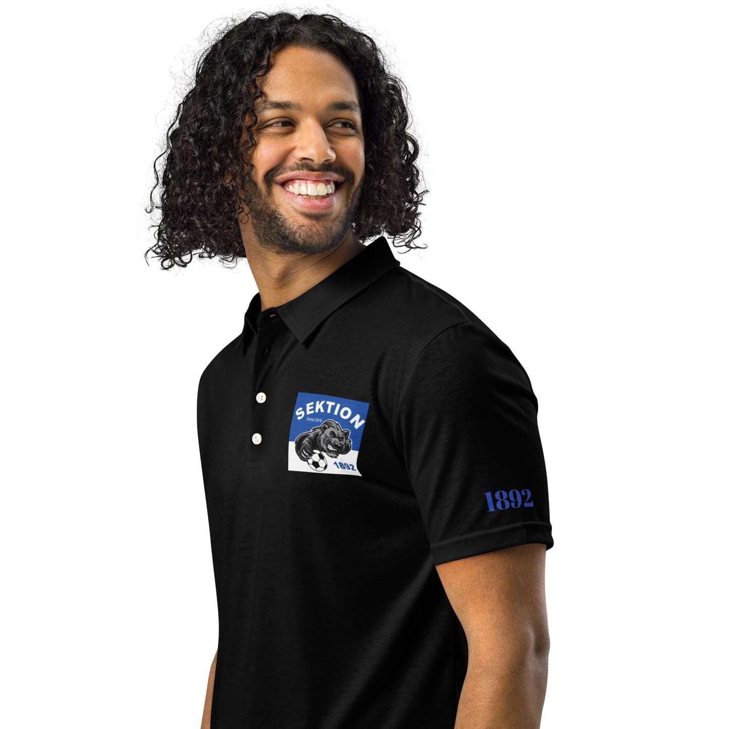Männer-Polo-Shirt von Sportswear Iron Monkey 23, schwarzes Slim-Fit Polo mit All-Over-Print, vorne links sichtbar