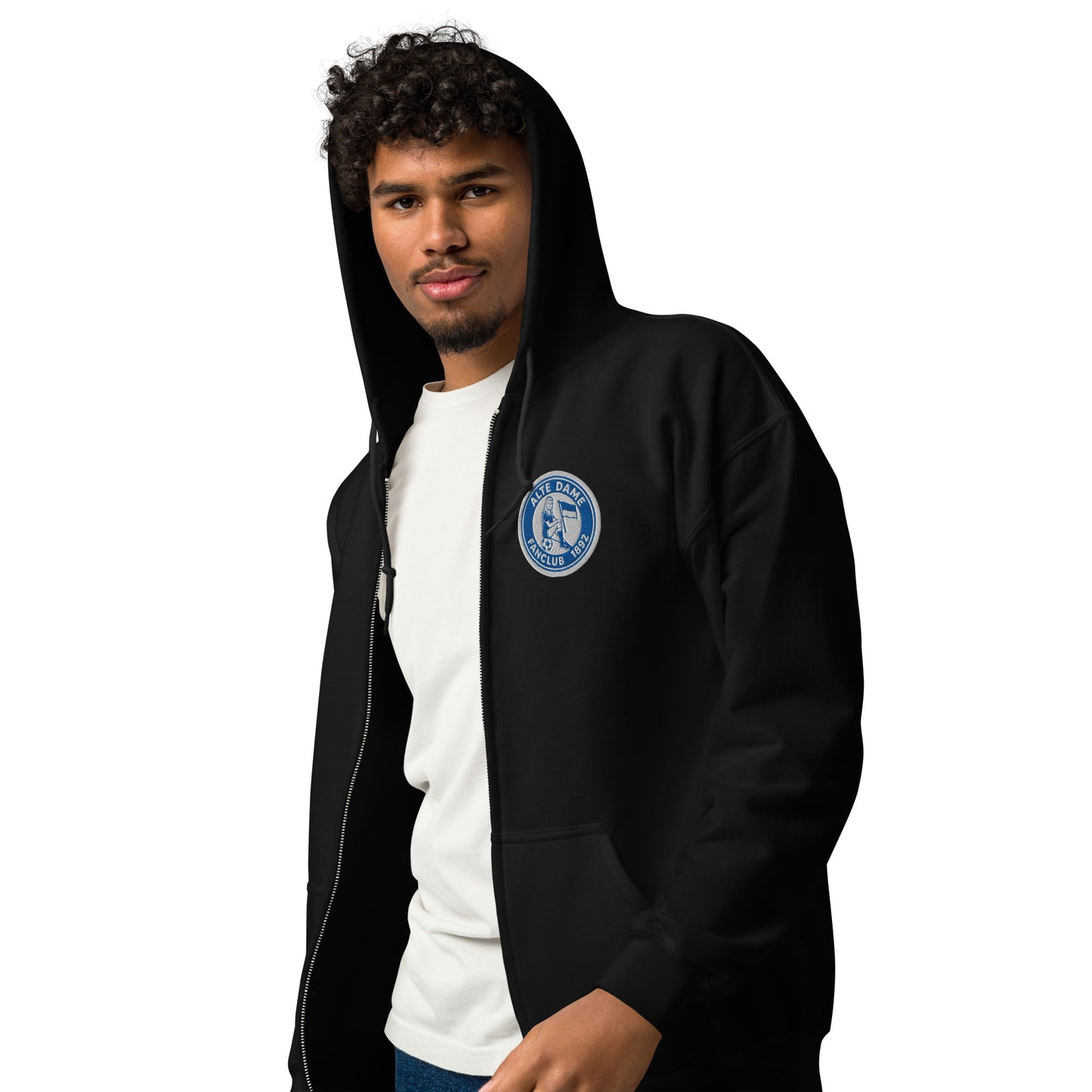 Unisex schwarzer Heavy-Blend Zip-Hoodie von Sportswear Iron Monkey 23 mit Fanclub Alte Dame 1892 Logo, linke Vorderseite.