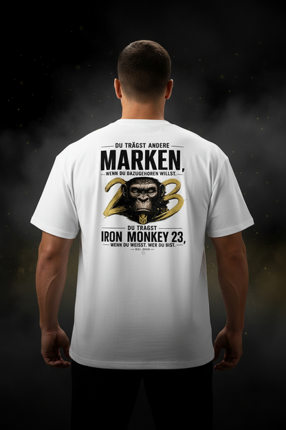 Unisex Bio-T-Shirt von Sportswear Iron Monkey 23, oversized, weiß, mit hohem Kragen aus 100% Bio-Baumwolle, Streetwear-Style.