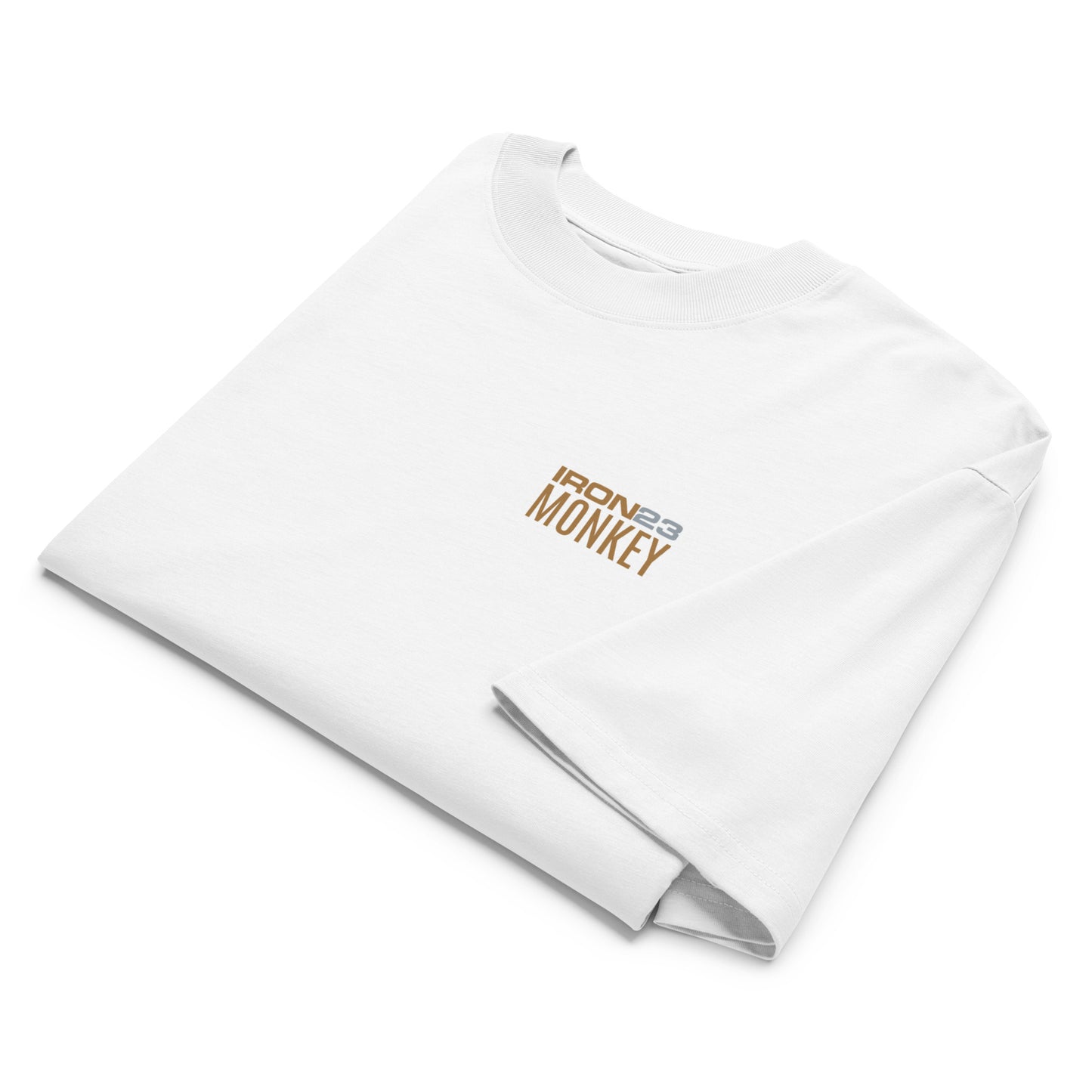 Frontansicht eines weißen, oversized Bio-T-Shirts für Unisex, mit hohem Kragen, aus 100% Bio-Baumwolle von Sportswear Iron Monkey 23