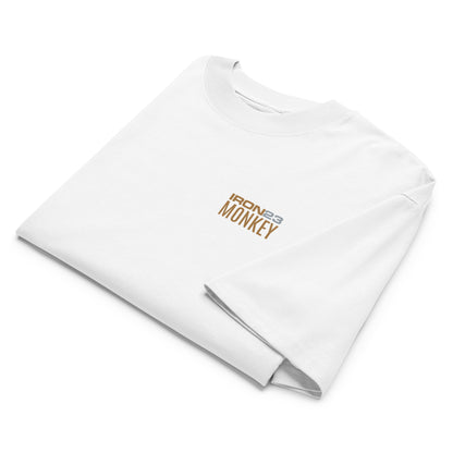Frontansicht eines weißen, oversized Bio-T-Shirts für Unisex, mit hohem Kragen, aus 100% Bio-Baumwolle von Sportswear Iron Monkey 23