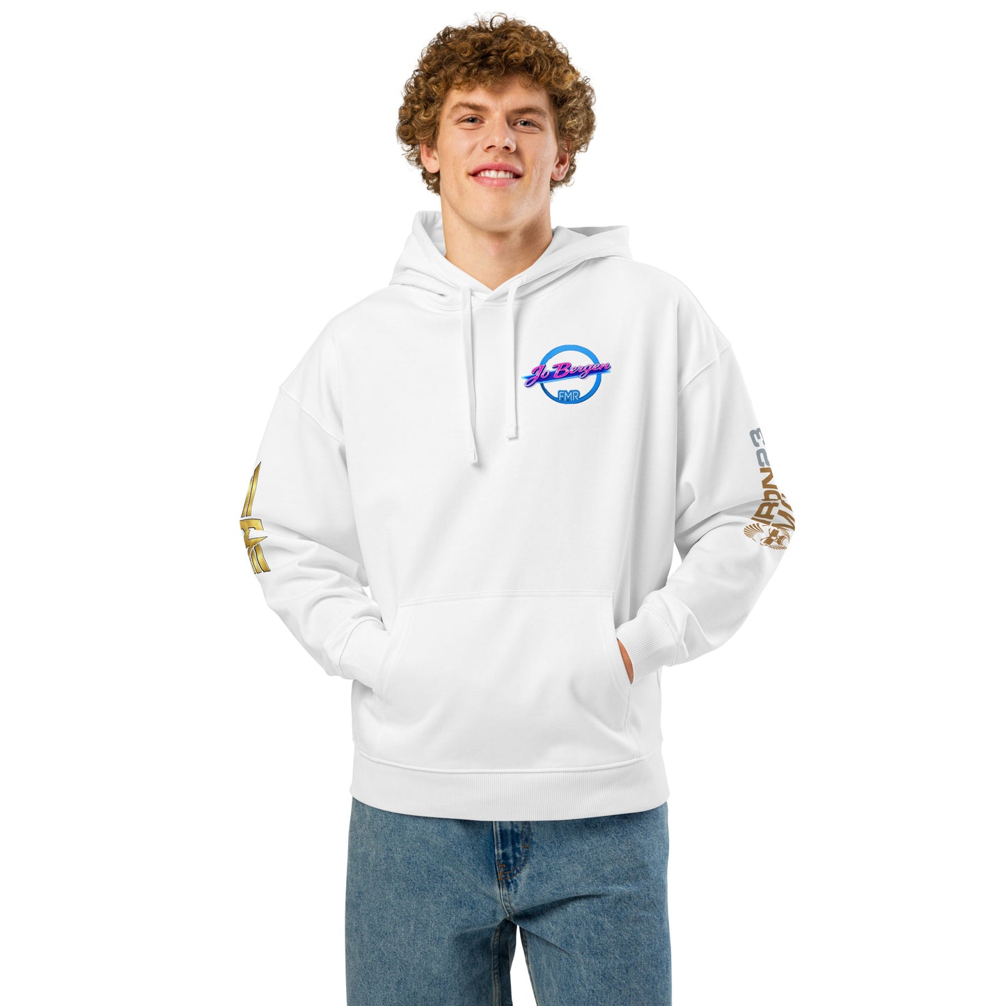 Weißer Unisex Bio-Hoodie von FMR × Jo Bergen, lockerer Schnitt, nachhaltige Sportswear, Frontansicht.