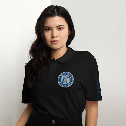 Unisex Piqué-Poloshirt in Schwarz mit Fanclub Alte Dame 1892 Logo, Sportswear Iron Monkey 23, vorne sichtbar.