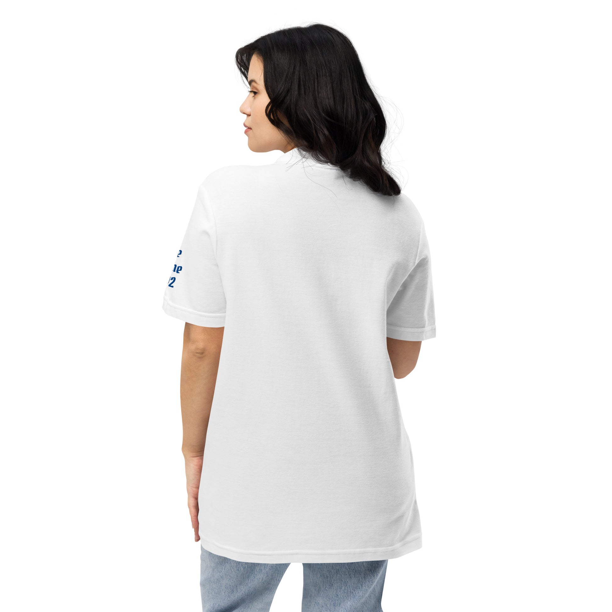Unisex Piqué-Poloshirt der Marke Sportswear Iron Monkey 23 in Weiß mit Fanclub Alte Dame 1892 Logo, Rückansicht.