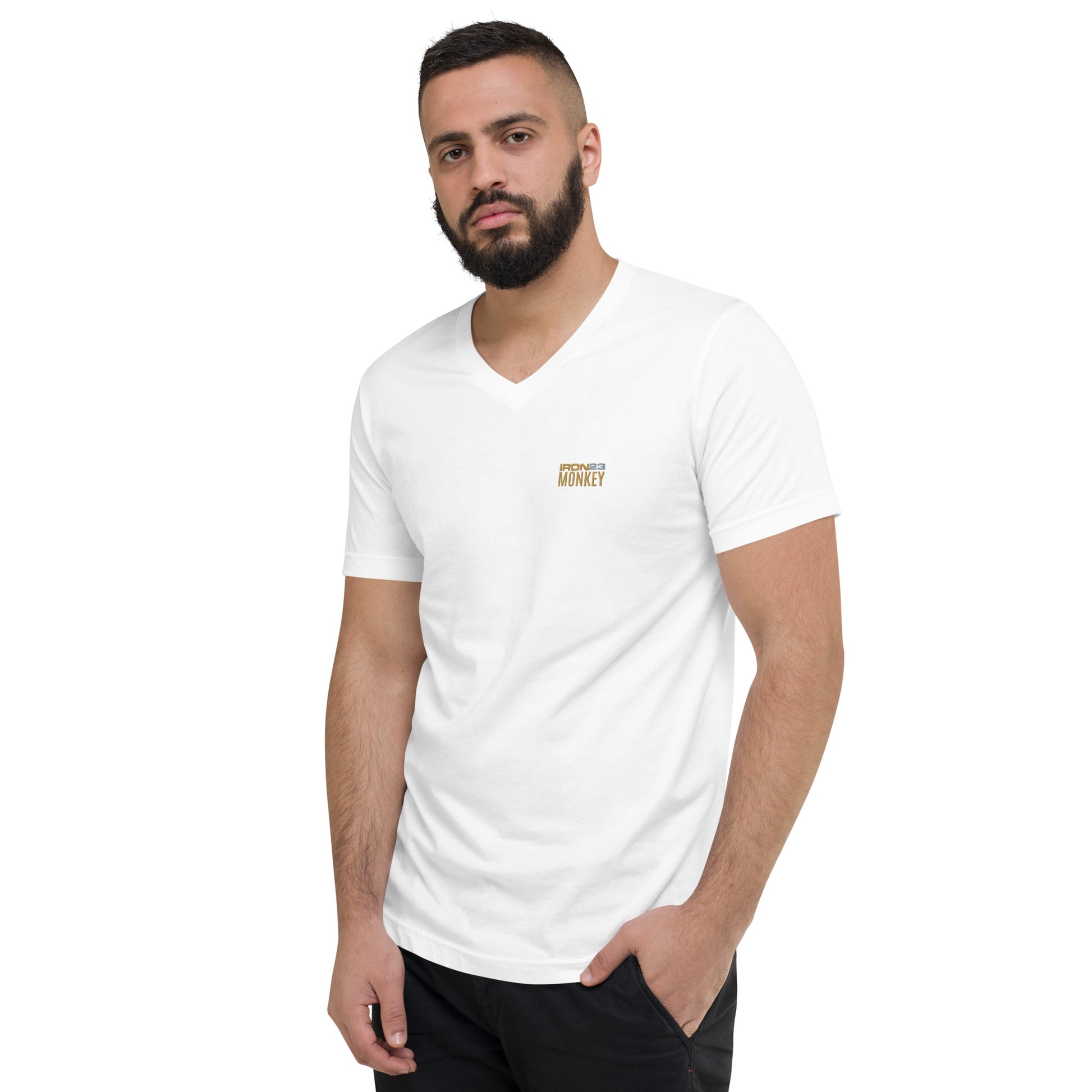 Weißes Unisex T-Shirt mit V-Ausschnitt aus Baumwolle, Regular Fit, linksseitiger Frontansicht von Sportswear Iron Monkey 23